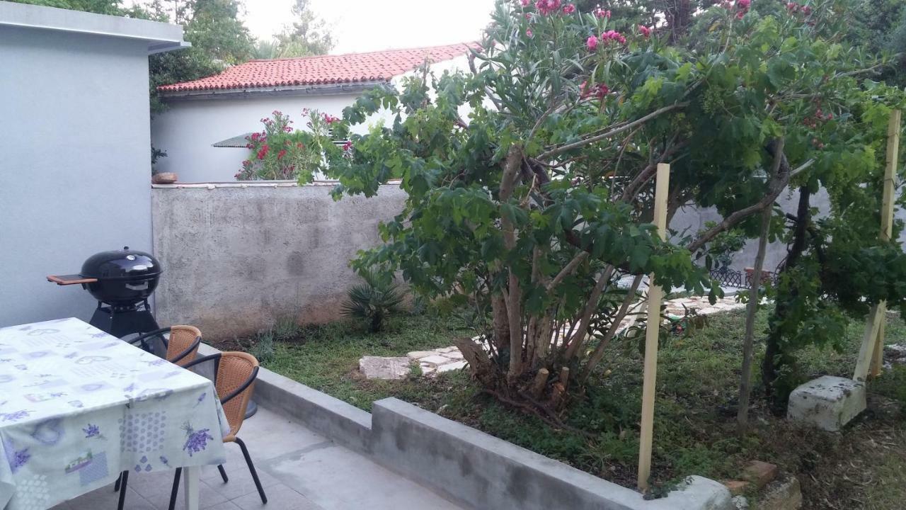 Apartament Family House Nerezine Zewnętrze zdjęcie