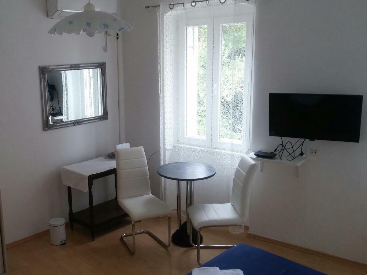 Apartament Family House Nerezine Zewnętrze zdjęcie