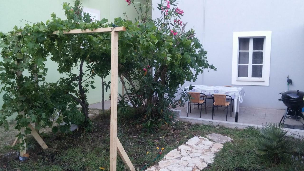 Apartament Family House Nerezine Zewnętrze zdjęcie